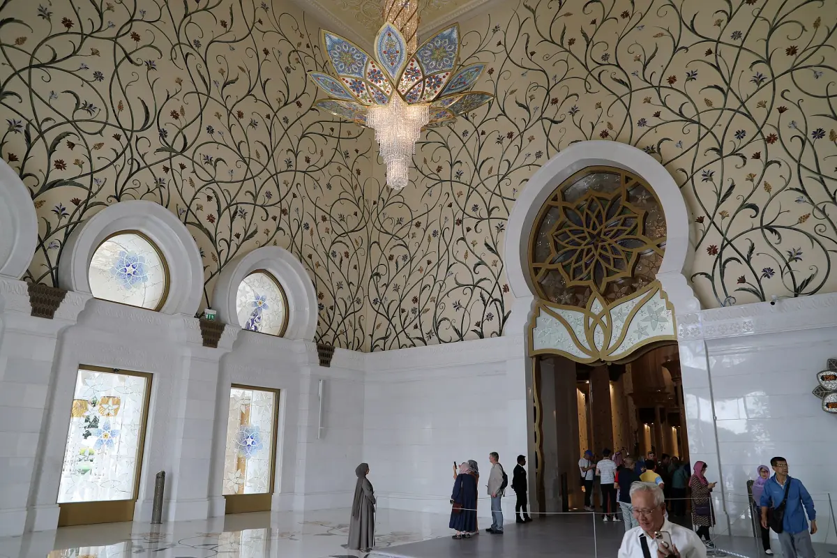 Entrance hall with a chandelier and inlaid walls
